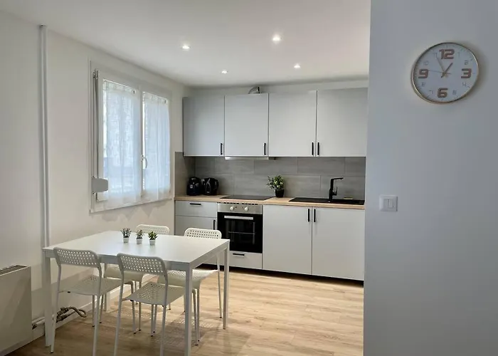 L'esplanade - Super 3 Pieces Refait A Neuf - *